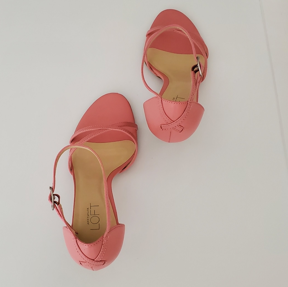 Ann Taylor Loft Leather Ankle Strap 3" Wood Heel Sandals | Like New | 6.5 | Pink - Picture 4 of 16